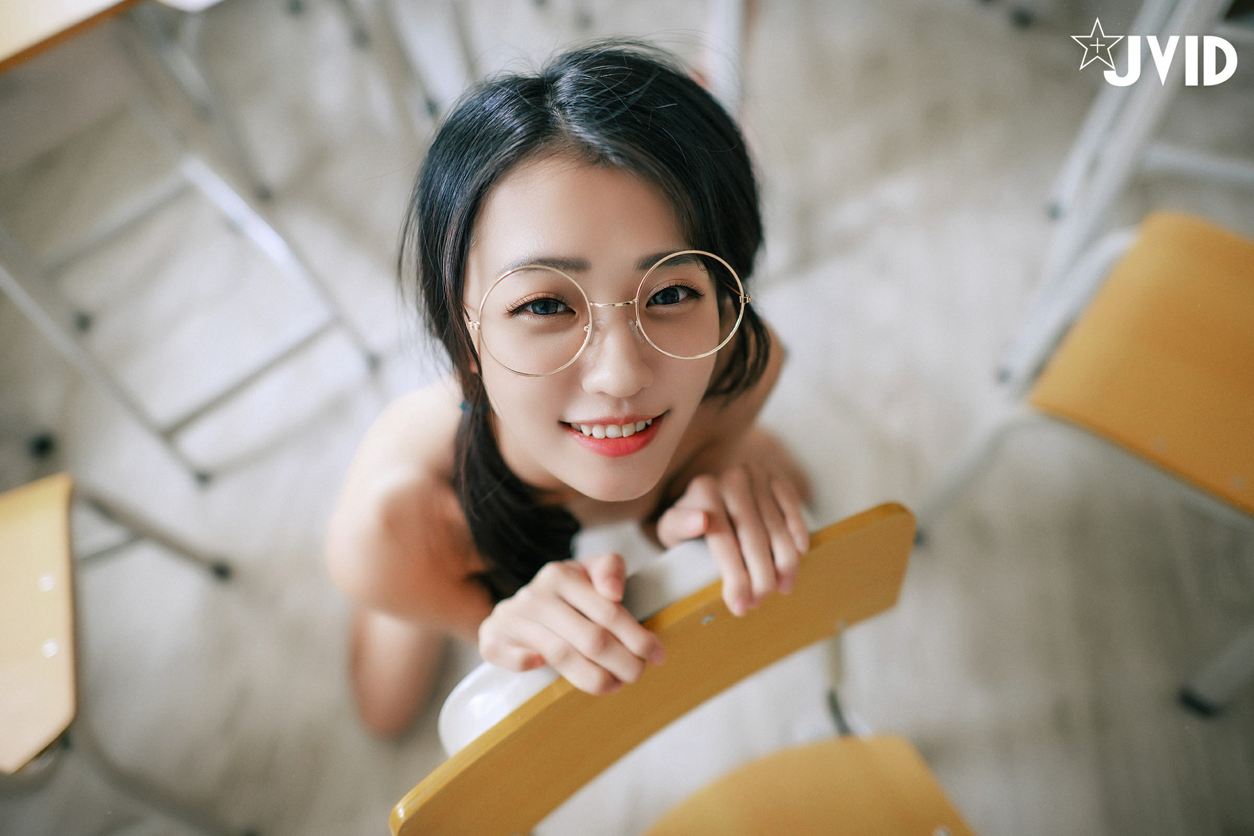JVID精品 高顏值甜美學妹誘惑🔥清純校花🔥放學後的教室，學妹說她喜歡我 Vol.01