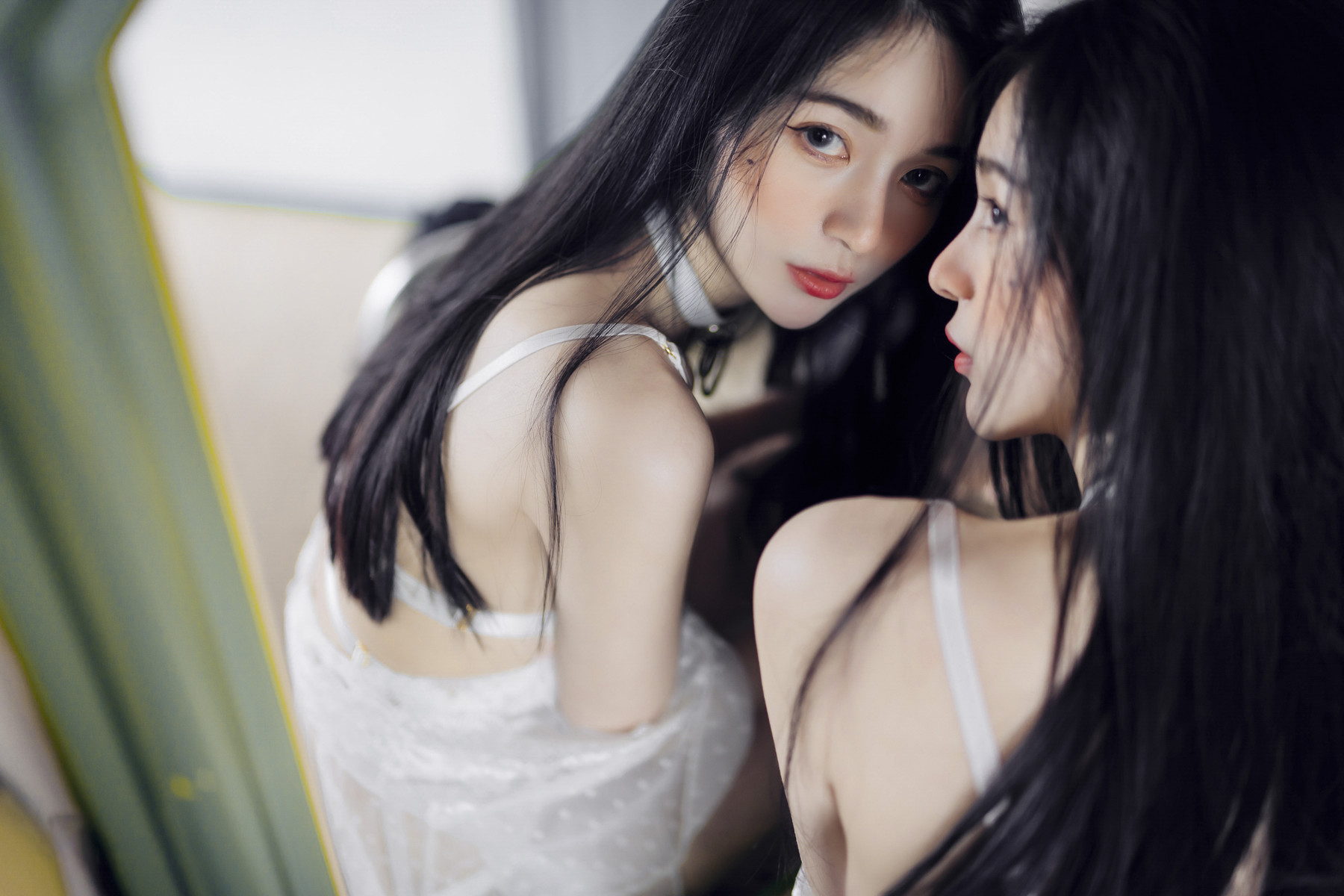 仙仙辰久違單人寫真🔞誠意超豐富寫真，全裸拍攝加六套服裝，爆炸性感女友系辰辰 Vol.02