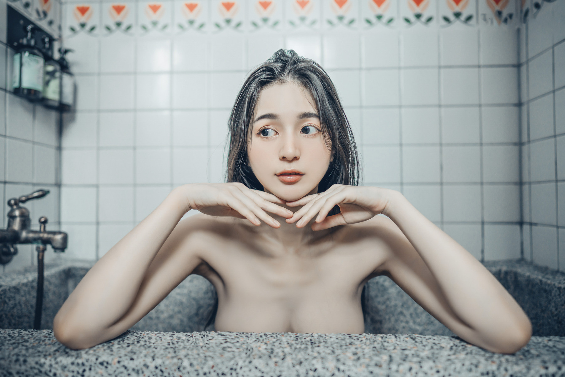 終於約到女神泡湯，浴巾一直掉，最後不穿了直接拍 S級美女-辰辰 Vol.02