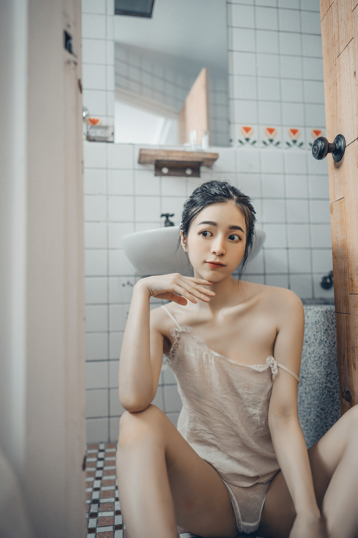 終於約到女神泡湯,浴巾一直掉,最後不穿了直接拍 S級美女-辰辰 Vol.02