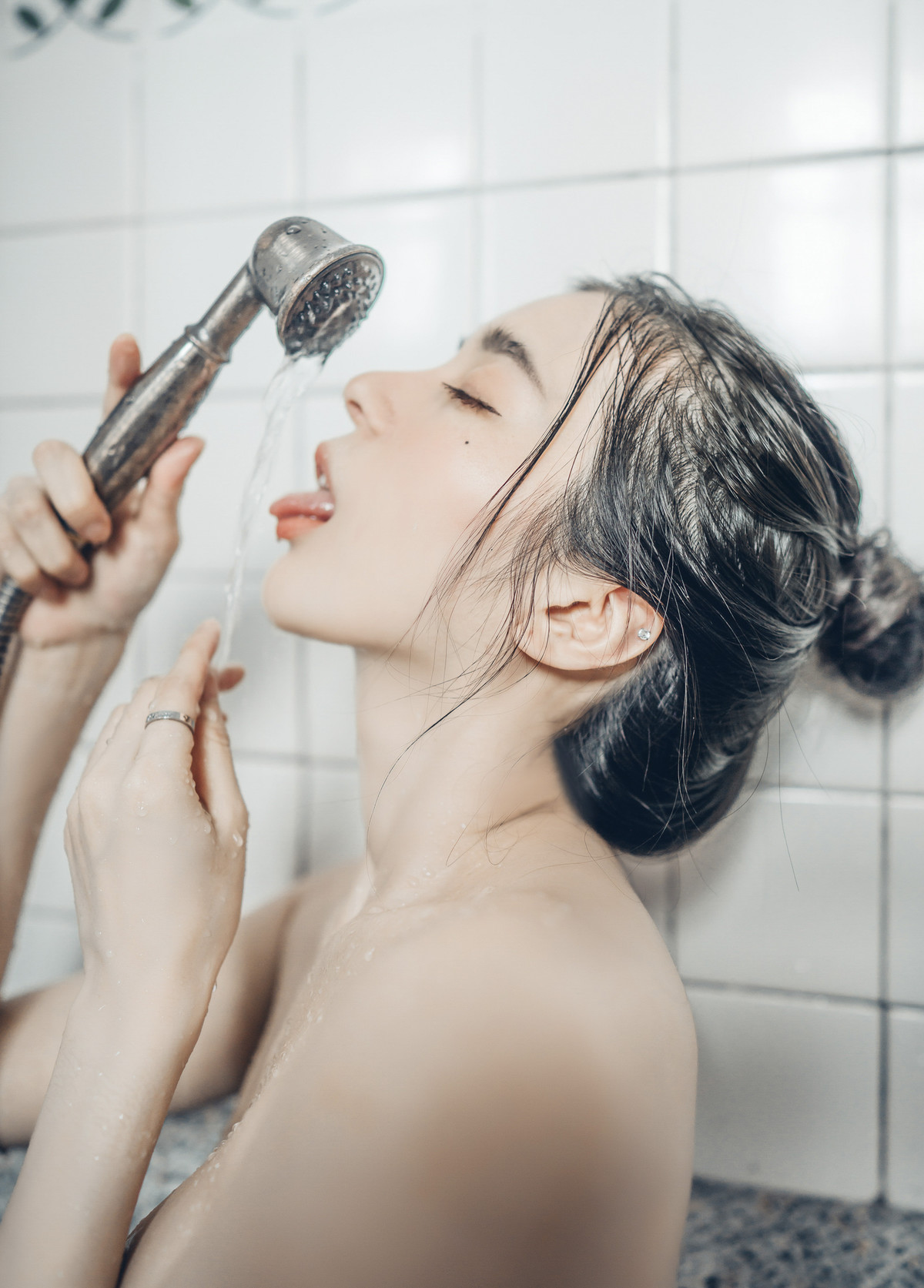 終於約到女神泡湯，浴巾一直掉，最後不穿了直接拍 S級美女-辰辰 Vol.02