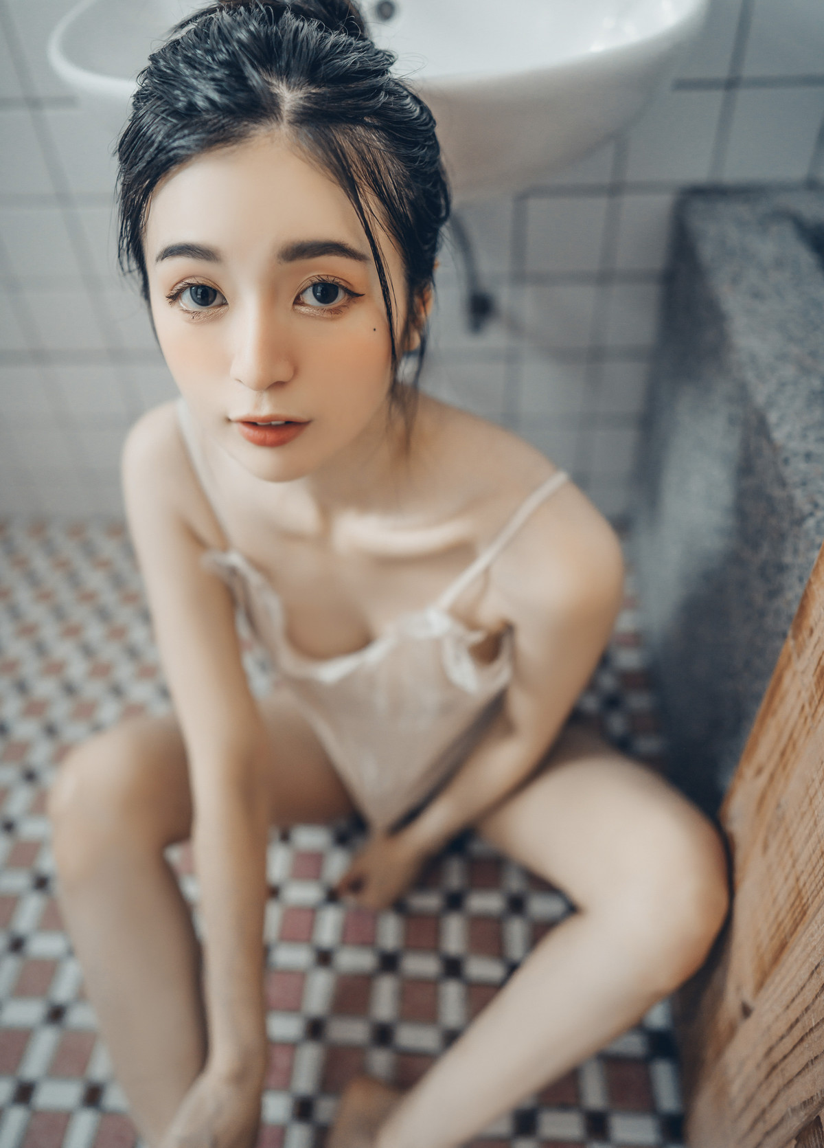 終於約到女神泡湯,浴巾一直掉,最後不穿了直接拍 S級美女-辰辰 Vol.02