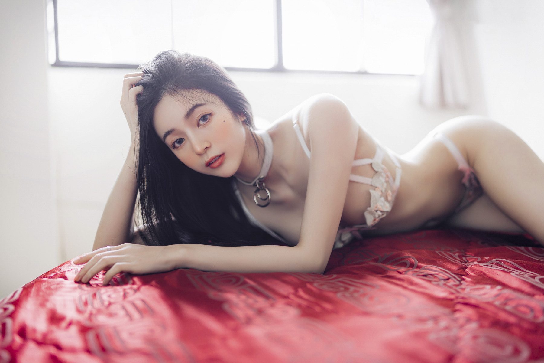 仙仙辰久違單人寫真🔞誠意超豐富寫真，全裸拍攝加六套服裝，爆炸性感女友系辰辰 Vol.02