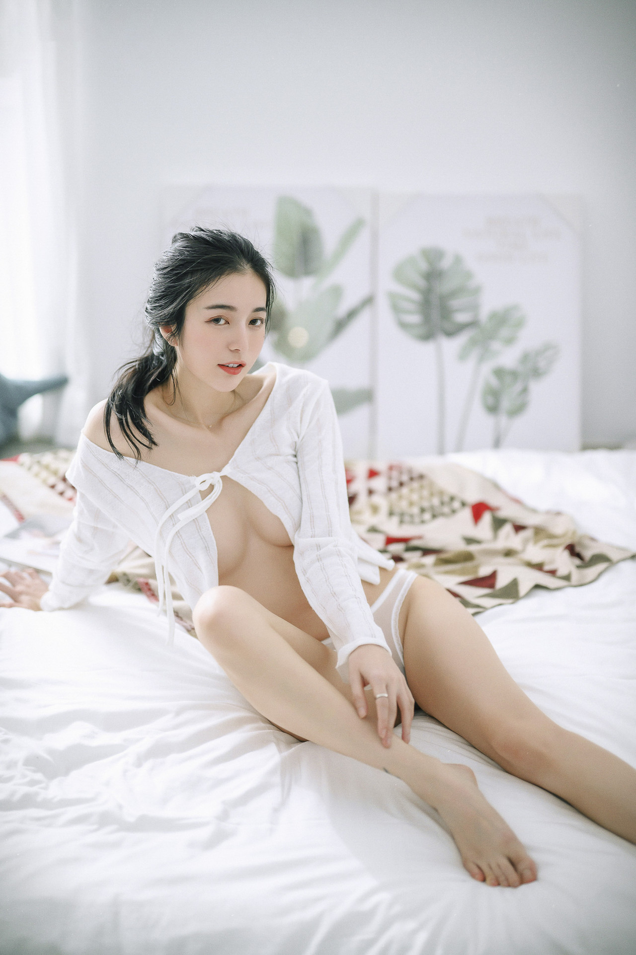 JVID精品 超仙辰辰 💕 仙女下凡玩遊戲輸了，成為任你使喚、讓你舒服的一日女友，隱藏版更多超性感畫面唷！