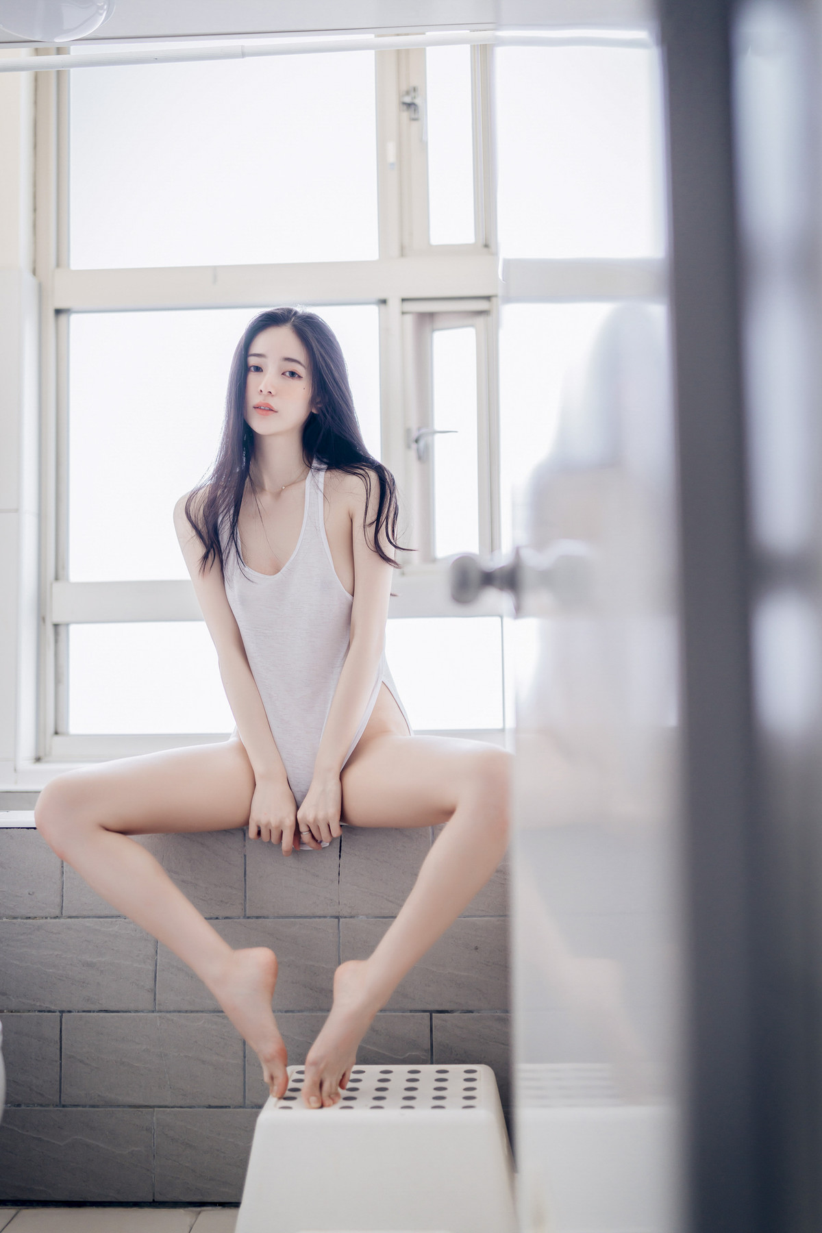 仙仙辰久違單人寫真🔞誠意超豐富寫真，全裸拍攝加六套服裝，爆炸性感女友系辰辰 Vol.02