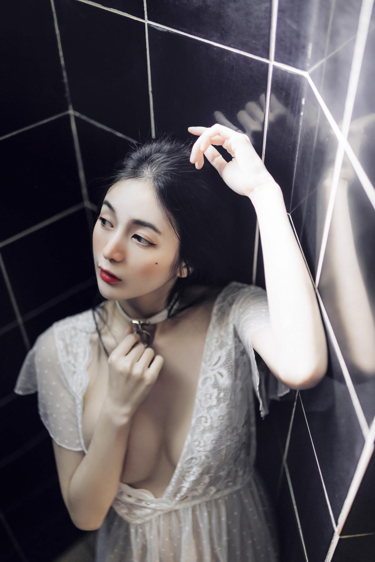 仙仙辰久違單人寫真🔞誠意超豐富寫真，全裸拍攝加六套服裝，爆炸性感女友系辰辰 Vol.01
