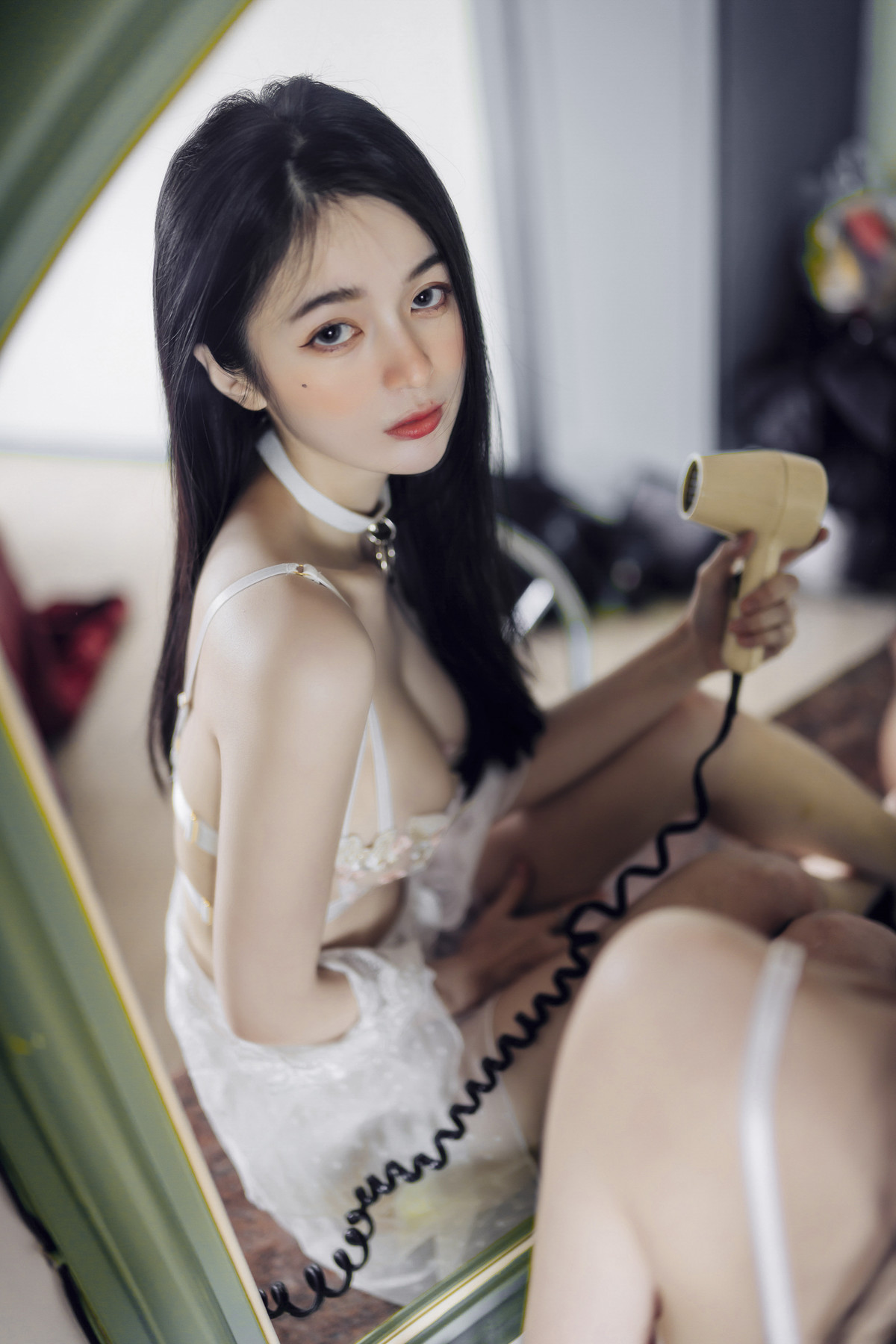仙仙辰久違單人寫真🔞誠意超豐富寫真，全裸拍攝加六套服裝，爆炸性感女友系辰辰 Vol.02