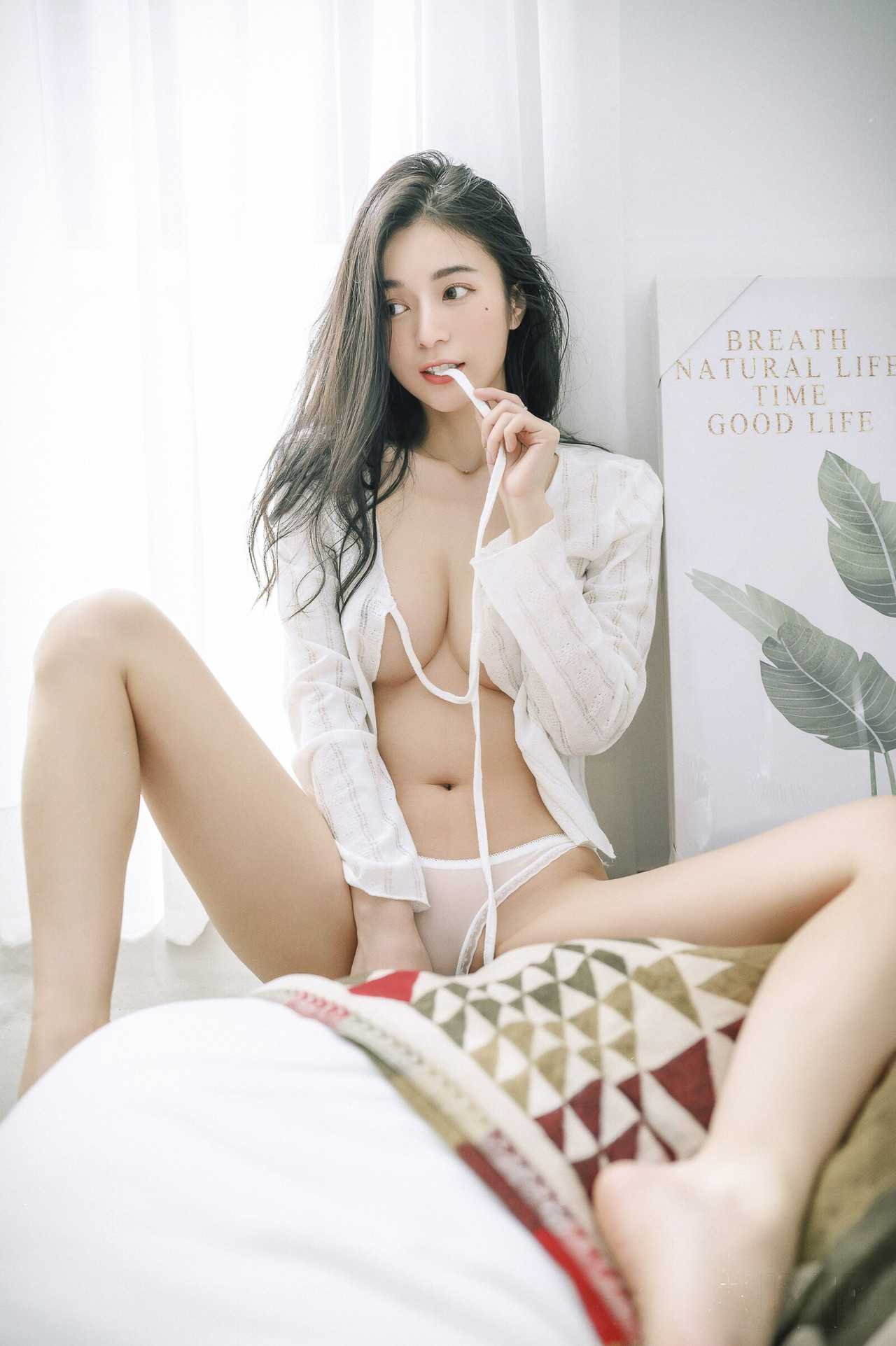 JVID精品 超仙辰辰 💕 仙女下凡玩遊戲輸了，成為任你使喚、讓你舒服的一日女友，隱藏版更多超性感畫面唷！