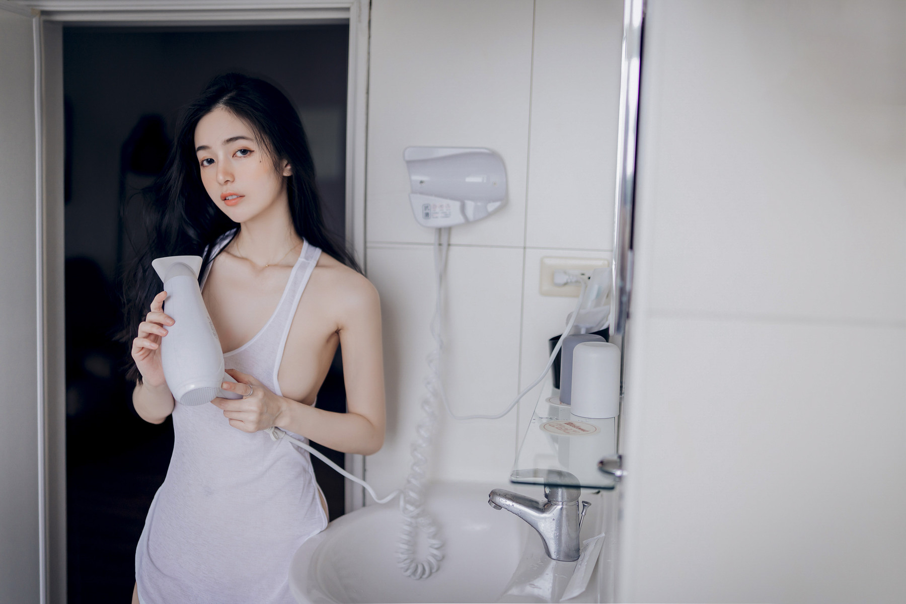仙仙辰久違單人寫真🔞誠意超豐富寫真，全裸拍攝加六套服裝，爆炸性感女友系辰辰 Vol.02