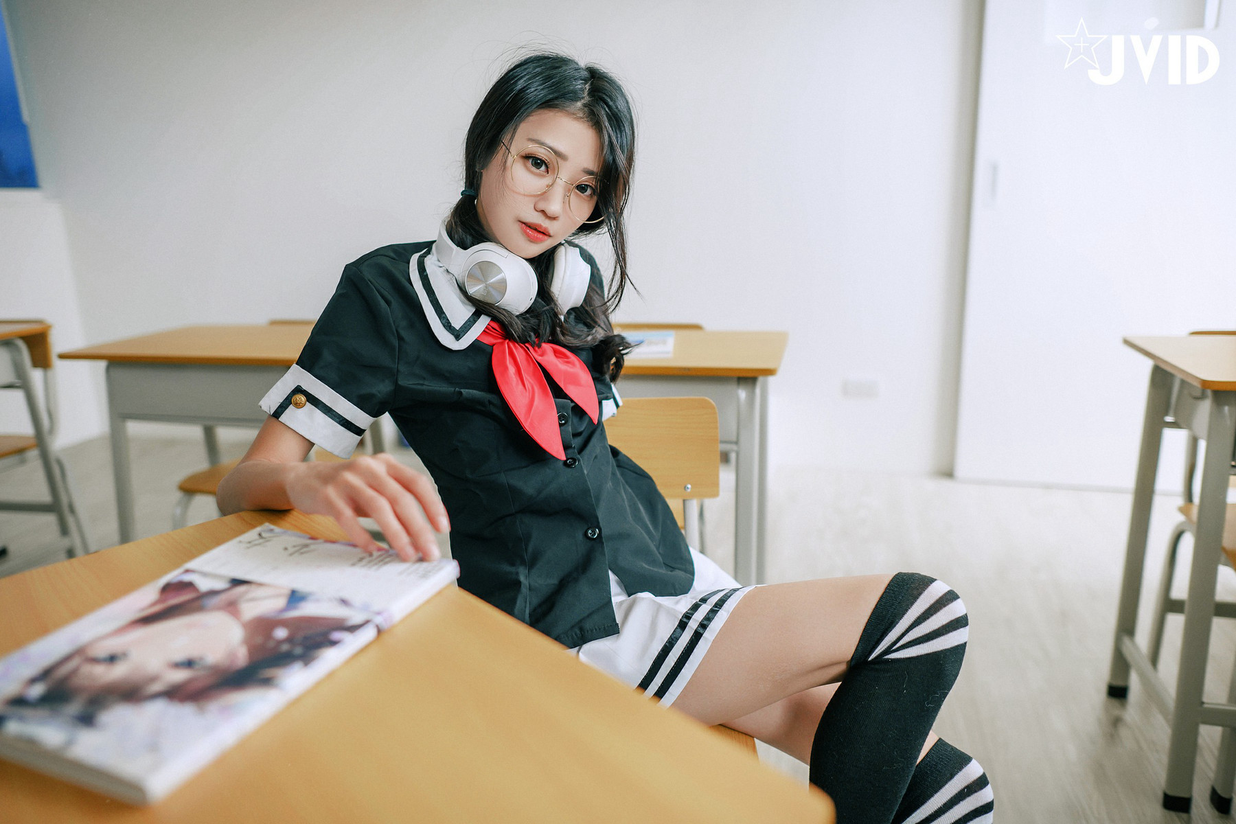 JVID精品 高顏值甜美學妹誘惑🔥清純校花🔥放學後的教室，學妹說她喜歡我 Vol.01