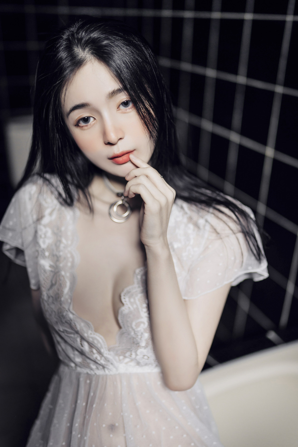仙仙辰久違單人寫真🔞誠意超豐富寫真，全裸拍攝加六套服裝，爆炸性感女友系辰辰 Vol.01