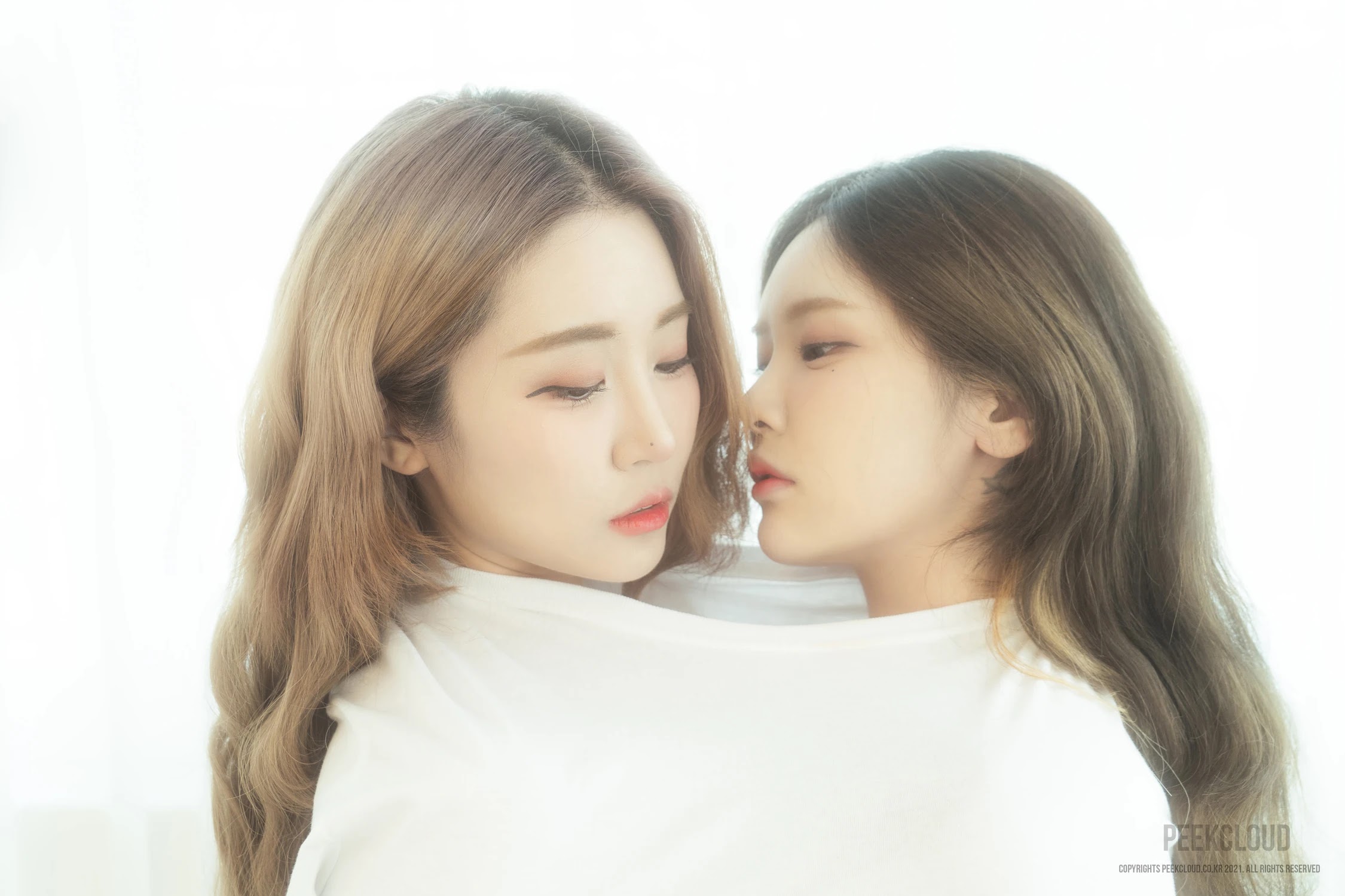 Yuka 유카, Jeong Bomi 정보미, [PEEKCLOUD] Christmas Twin Edition Set.01