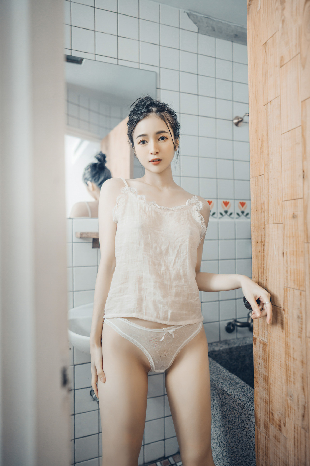 終於約到女神泡湯,浴巾一直掉,最後不穿了直接拍 S級美女-辰辰 Vol.02