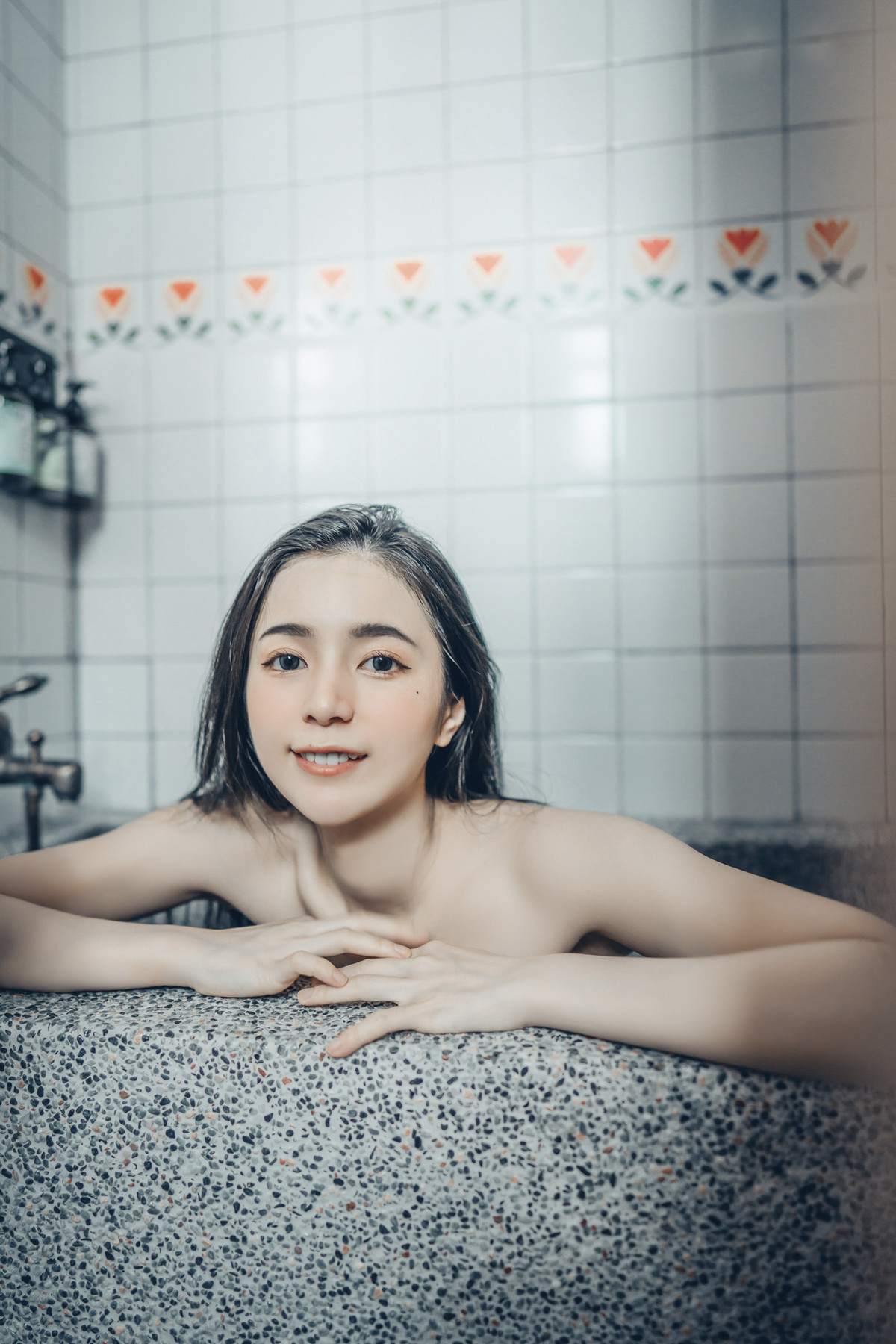 終於約到女神泡湯，浴巾一直掉，最後不穿了直接拍 S級美女-辰辰 Vol.02
