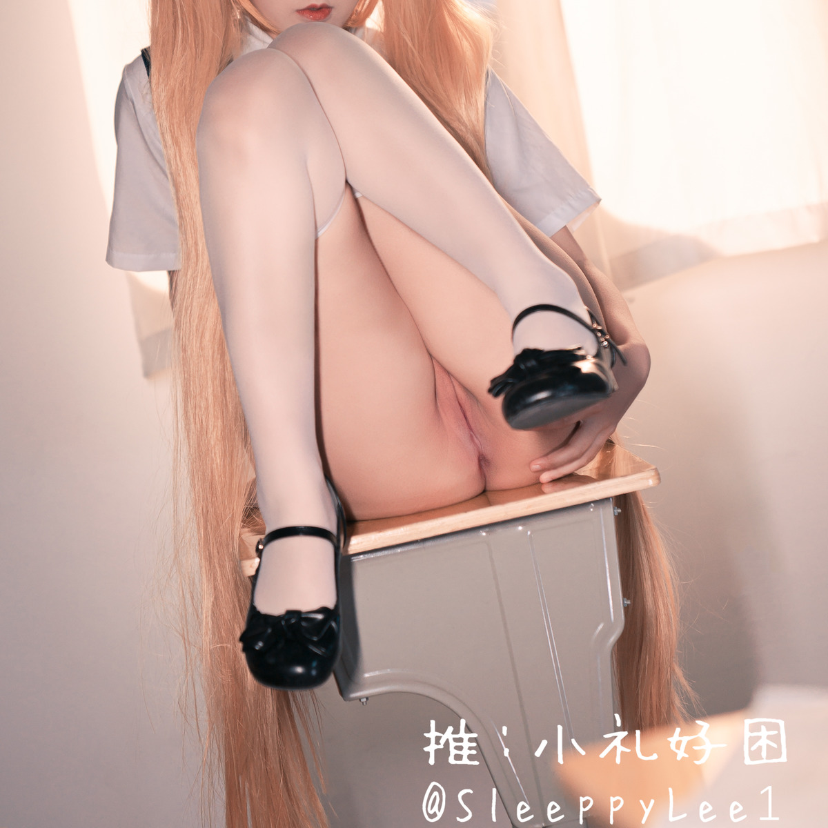 小礼好困 @SleeppyLee1 – 秋月爱莉