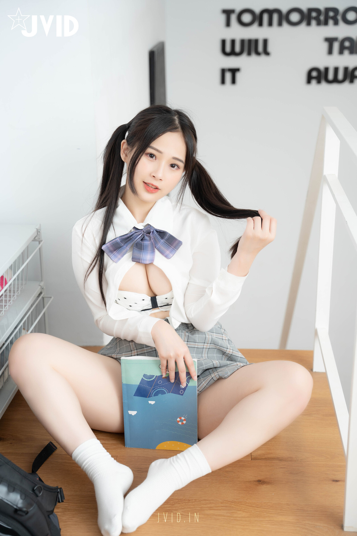 JVID精品 甜美女神婕咪 我喜歡在學長的胯下 穿著制服讓學長插入亂操