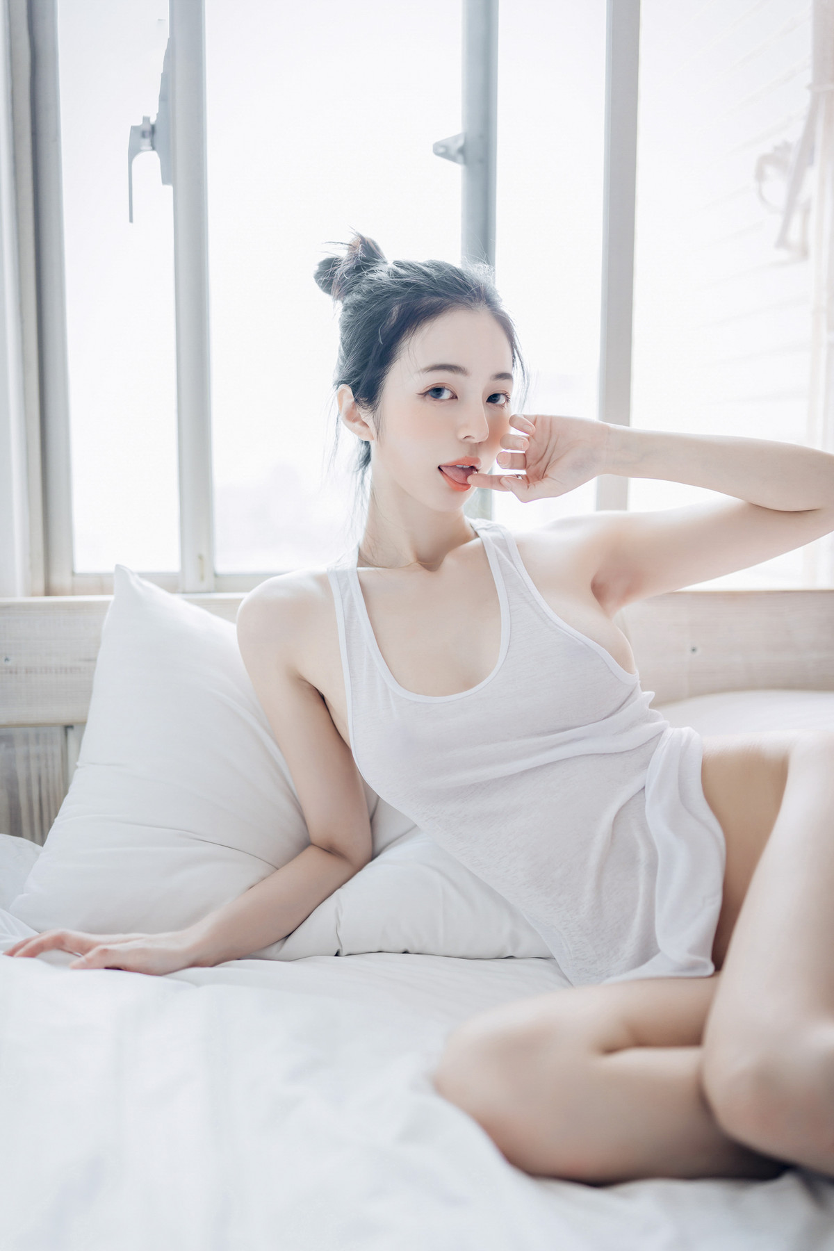 仙仙辰久違單人寫真🔞誠意超豐富寫真,全裸拍攝加六套服裝,爆炸性感女友系辰辰 Vol.02