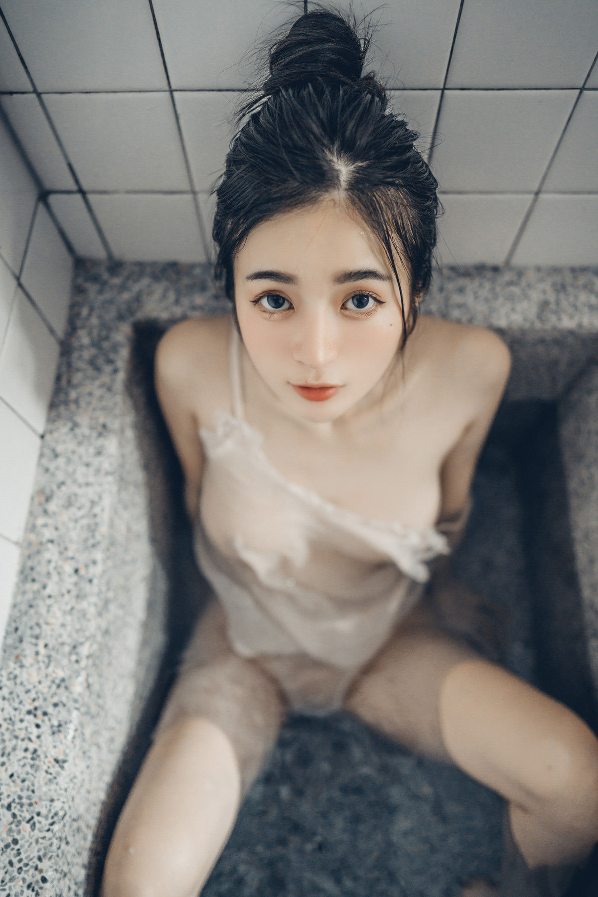 終於約到女神泡湯，浴巾一直掉，最後不穿了直接拍 S級美女-辰辰 Vol.02