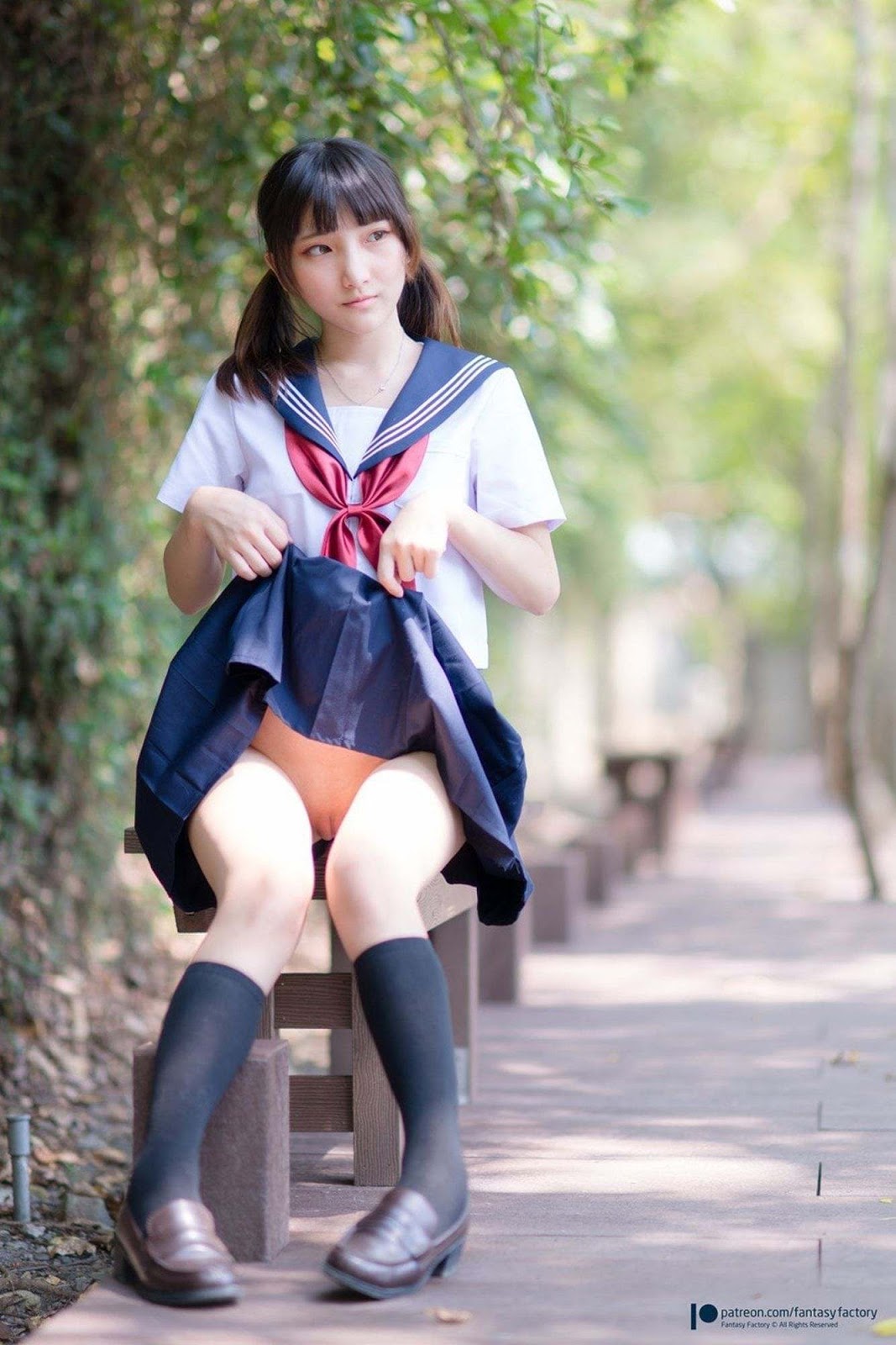 [小丁Patron] High School Girl with Pretty Pussy 皮衣濕身誘惑 (Fantasy Factory)