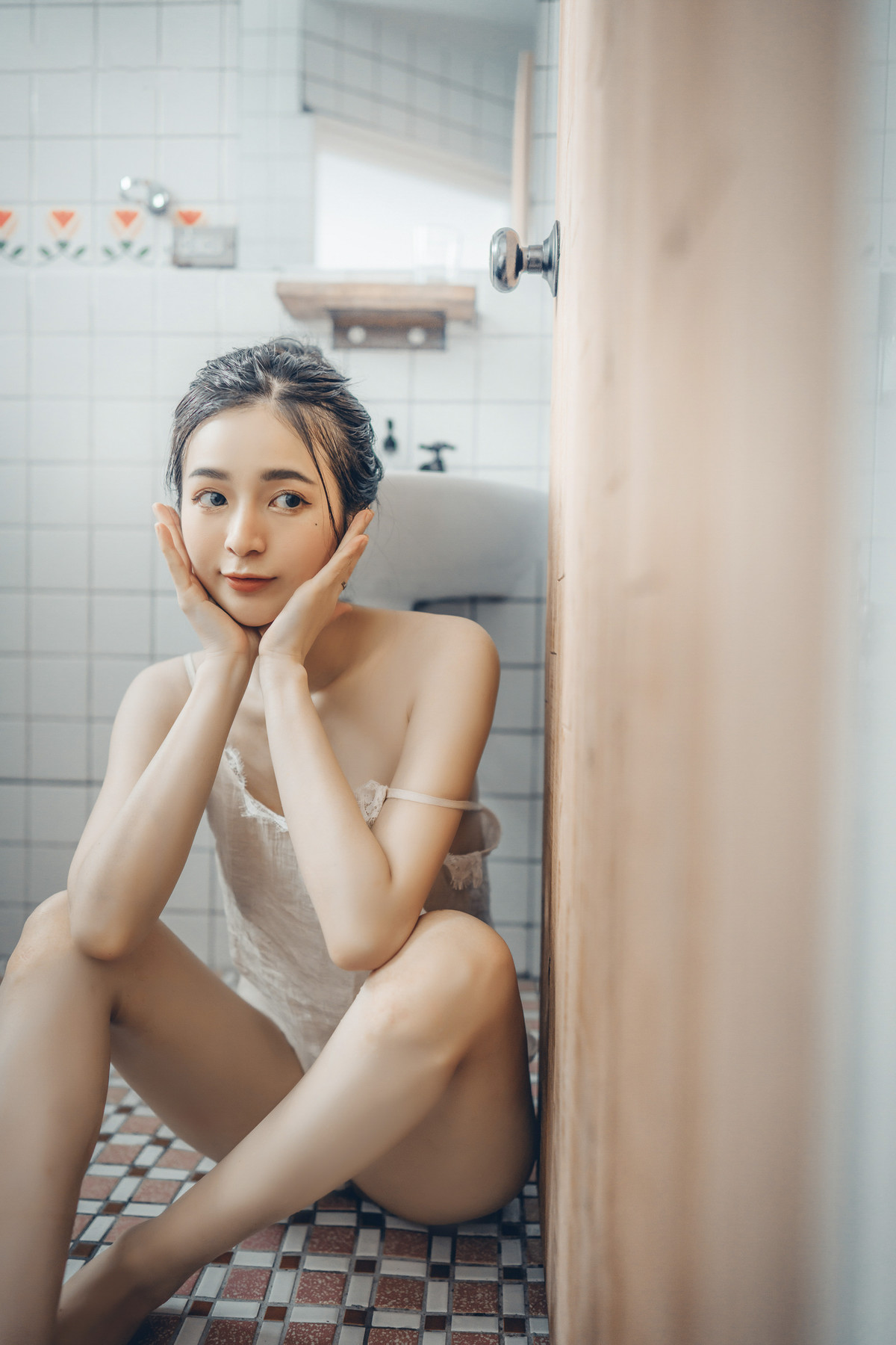 終於約到女神泡湯,浴巾一直掉,最後不穿了直接拍 S級美女-辰辰 Vol.02