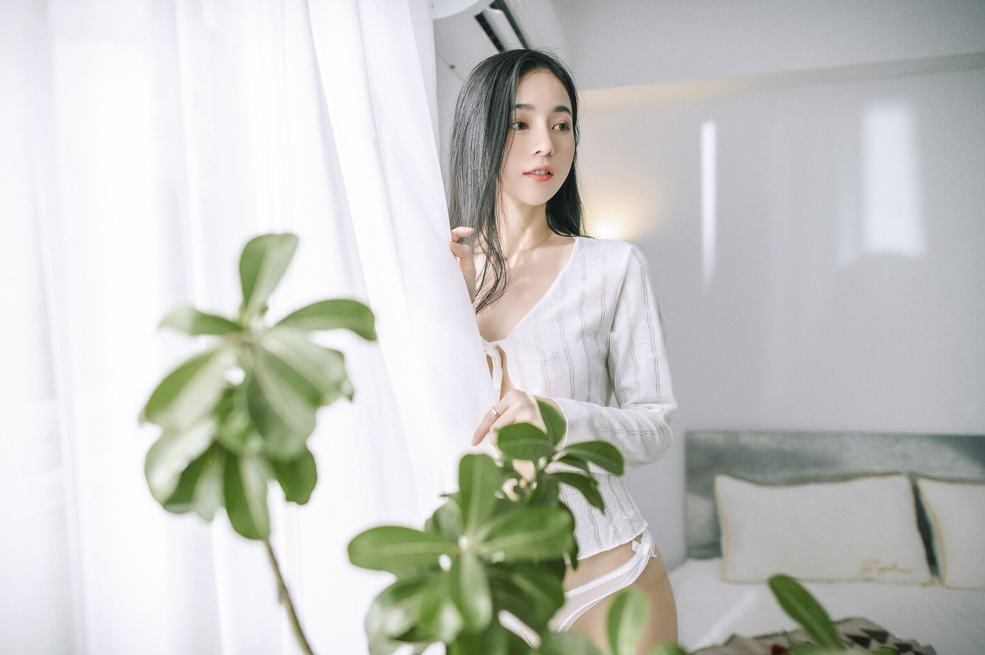JVID精品 超仙辰辰 💕 仙女下凡玩遊戲輸了，成為任你使喚、讓你舒服的一日女友，隱藏版更多超性感畫面唷！