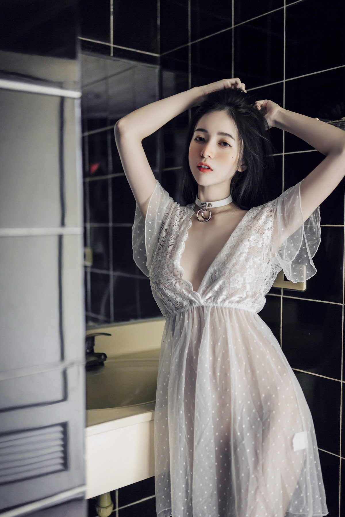 仙仙辰久違單人寫真🔞誠意超豐富寫真，全裸拍攝加六套服裝，爆炸性感女友系辰辰 Vol.01