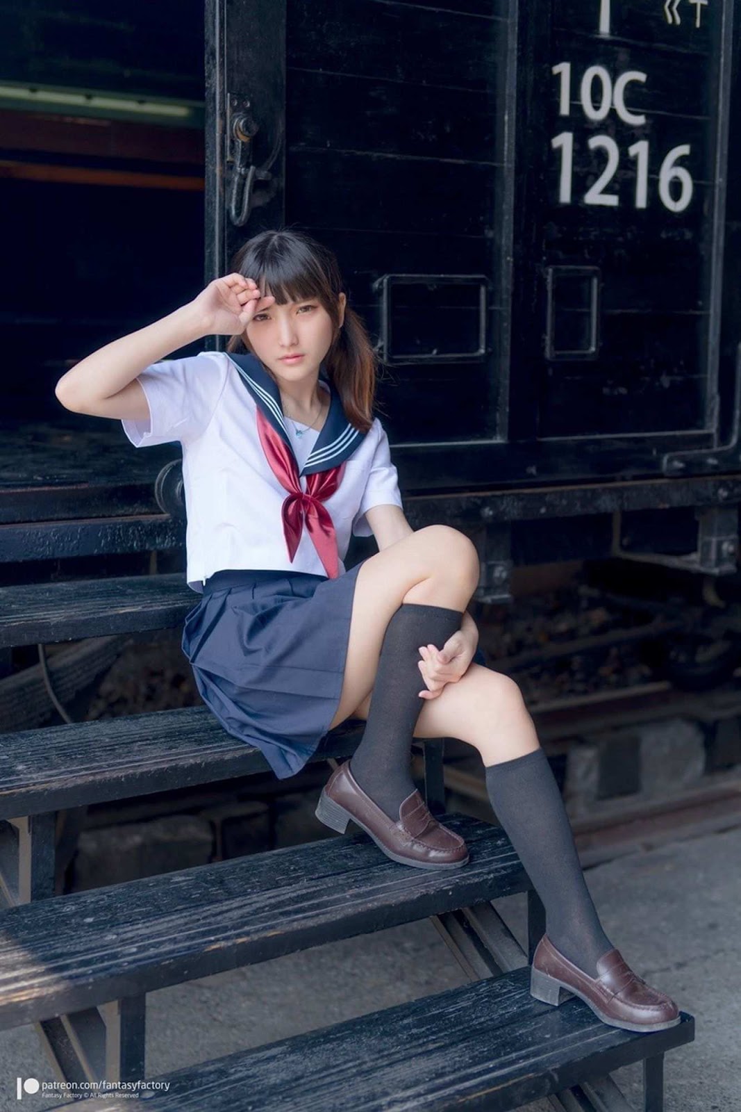 [小丁Patron] High School Girl with Pretty Pussy 皮衣濕身誘惑 (Fantasy Factory)